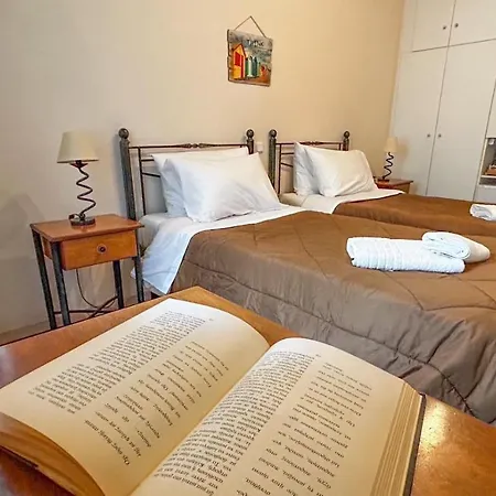 Ξενοδοχείο 9 *