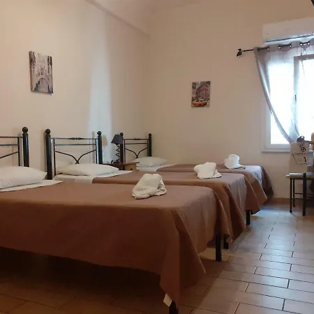 9 Ξενοδοχείο *