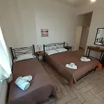 9 Hotel *