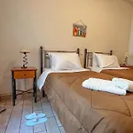 Отель 9 *