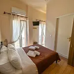 Отель 9 *