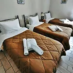 9 Hotel *