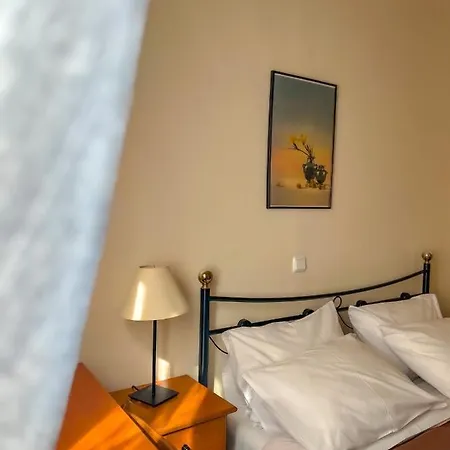 9 Hotel *