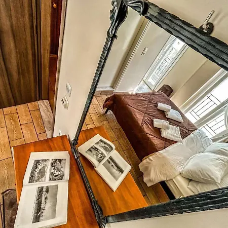 9 * Ermoúpoli