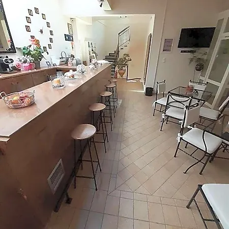 Hotel 9 *